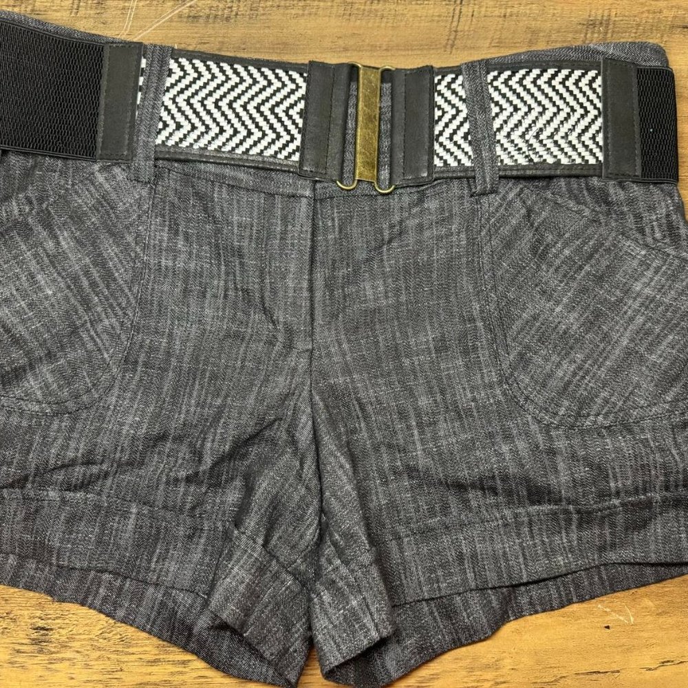 Women’s Maurice’s 4”inseam short with belt, size 11/12